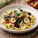 Orecchiette fresche condite con verdure pugliesi in un piatto di ceramica